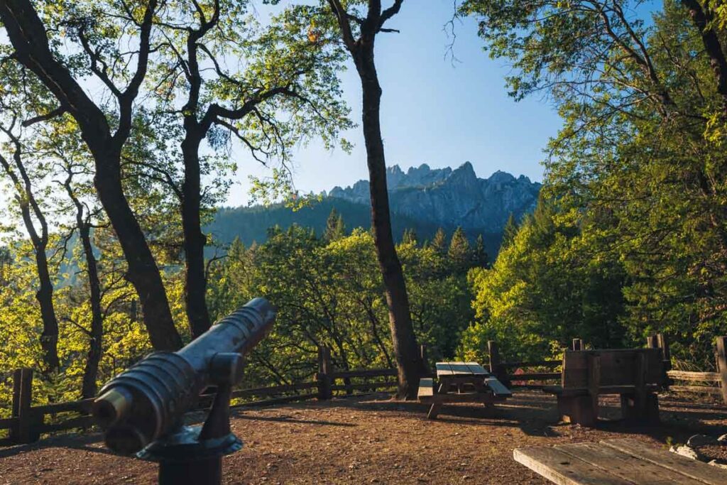 Vista point at Castle Crags one of the best hikes in Mount Shasta