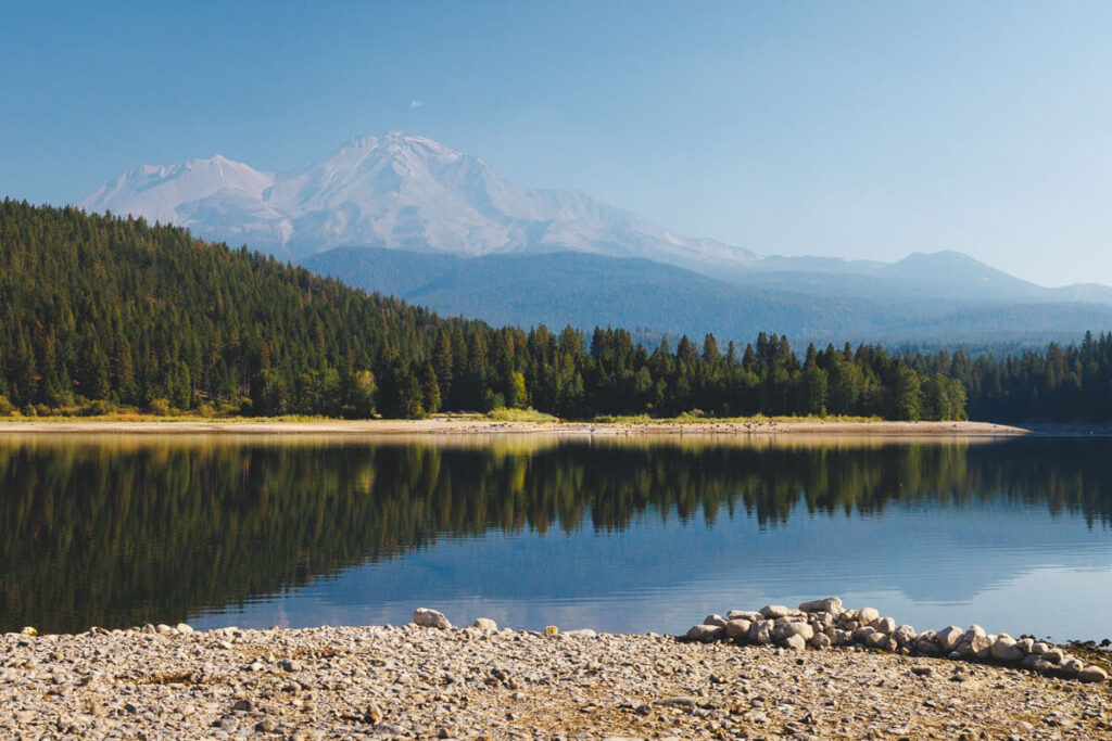 A mountain and lake view from Siskiyou Camp Resort.