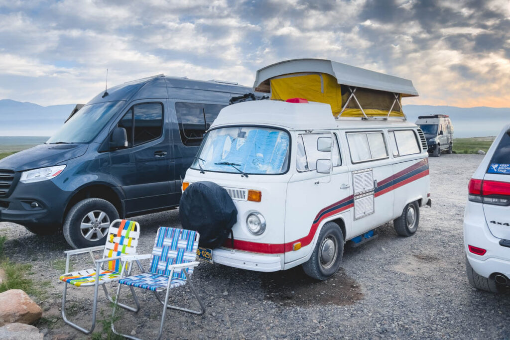 Campervans parked in Wild Willy's Hot Springs parking lot.